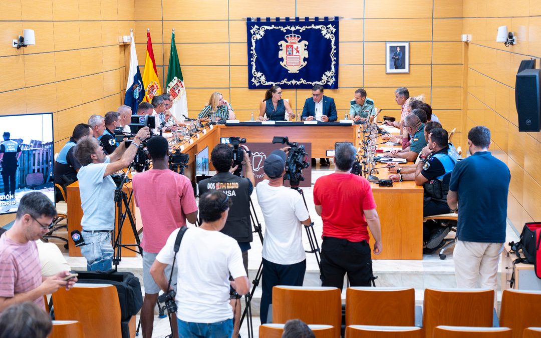 Las administraciones se unen para reforzar la vigilancia y acotar la presión sobre el territorio de Fuerteventura